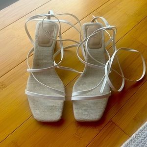 H&M white summer wrap ankle sandals with raffia square heel size 38 US 7